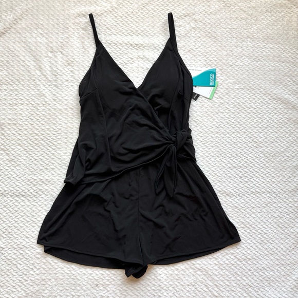 Coco Reef Contours Chroma One Piece Swimsuit Romper 8 Black Wrap Smoothing NWT - Picture 5 of 15